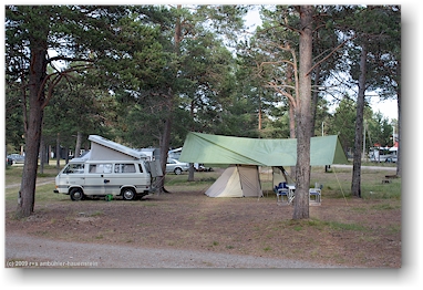 unser VW bus und unser zelt auf dem camping femundtunet