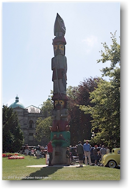 totem pole in victoria, vancouver island, CAN