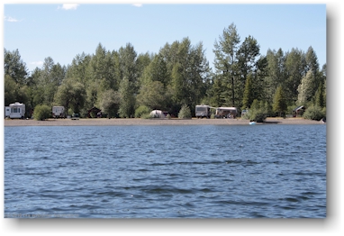 unser stellplatz direkt am ufer des bowron lake, CAN