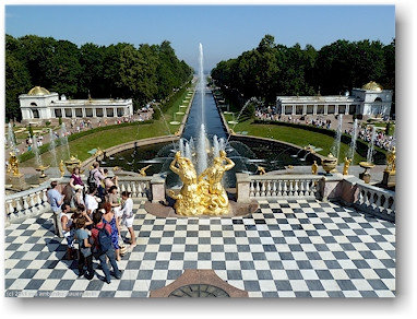 samsonbrunnen vor dem grosser palast im peterhof (petrodvorets) bei sankt petersburg, RU