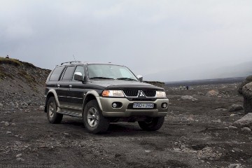 unser mietwagen, ein mitsubishi pajero sport, von vorne