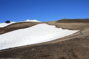 susanne auf dem weg zum gipfel des snaefellsjoekull