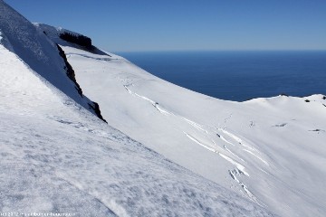 schneefeld auf dem gipfel des snaefellsjoekull
