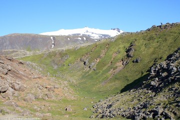 blick auf den snaefellsjoekull vom rastplatz bei den songhellir caves