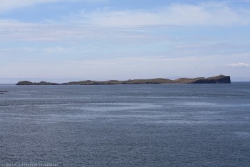 insel mit leuchtturm im breidafjoerdur