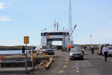 faehre im hafen von stykkisholmur