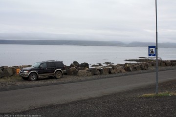 parkplatz bei den hot pots in drangsnes