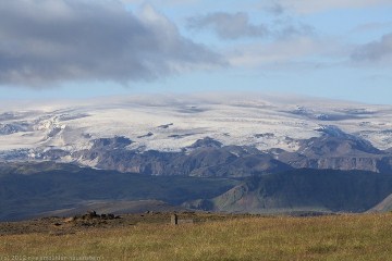 blick vom leuchtturm bei dyrholaey auf den myrdalsjoekull