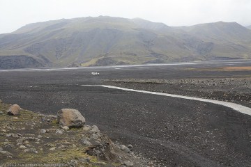 die strasse F249 folgt dem markarfljot am fuss des eyjafjallajoekull