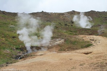 dampfende loecher bei der hveragerdi hot spring