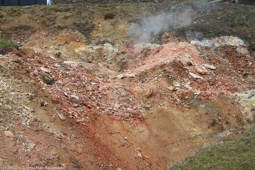 typische roetliche erde bei der hveragerdi hot spring