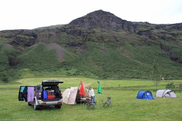 unser zelt und unser mitsubishi pajero auf dem flossi camping