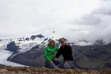 susanne und reto am fuss des gipfel des kristinartindar im skaftafell nationalpark