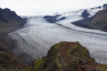 blick vom aussichtspunkt sjonarnipa auf den skaftafellsjoekull im skaftafell nationalpark