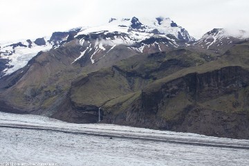blick vom aussichtspunkt sjonarnipa auf den skaftafellsjoekull im skaftafell nationalpark