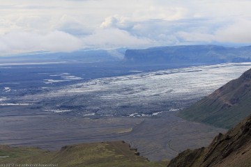 blick vom fuss des gipfel des kristinartindar auf den skeidararjoekull im skaftafell nationalpark