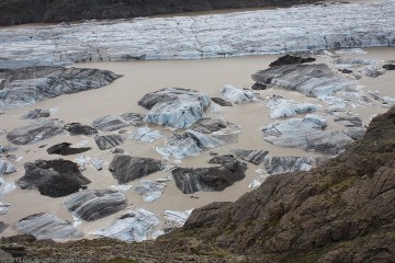 eisberge im gletschersee beim hoffellsjoekull