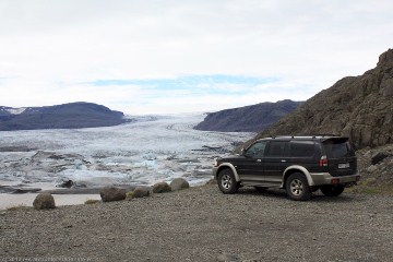 unser mitsubishi pajero vor dem hoffellsjoekull