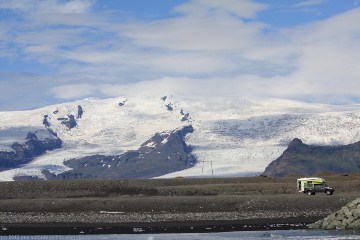 blick vom ufer des joekulsarlon auf den breidamerkurjoekull