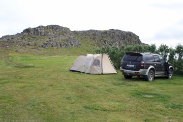 unser zelt und unser mitsubishi pajero auf dem campingplatz bei bakkagerdi