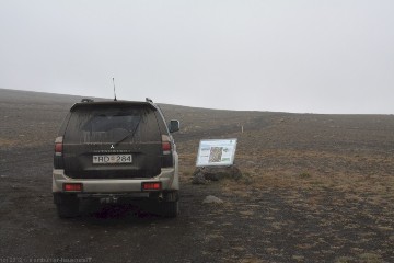 unser mitsubishi pajero bei der abzweigung nach laugarvellir