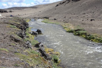 fluss hinter dem campingplatz dreki beim askja