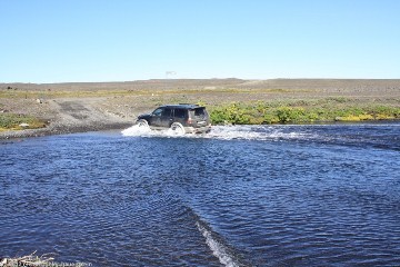 unser mitsubishi pajero in der furt der F88