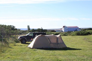 unser zelt und unser mitsubishi auf dem campingplatz lundur