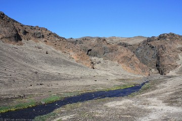 fluss hinter dem campingplatz dreki beim askja