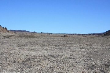 karges hochland beim campingplatz dreki