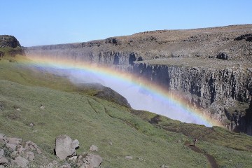 regenbogen ueber dem dettifoss