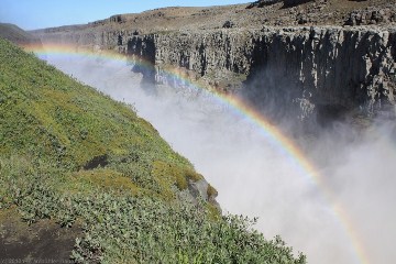 regenbogen ueber dem dettifoss