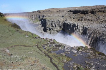 regenbogen ueber dem dettifoss