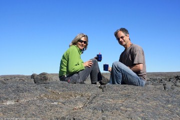 susanne und reto beim picknicken in der naehe des dettifoss