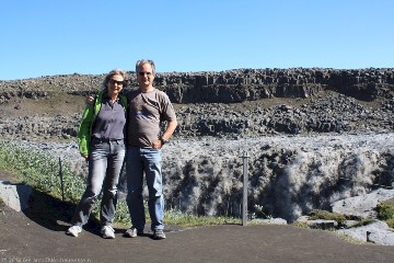 susanne und reto vor dem dettifoss