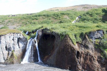 wasserfall in der schlucht des joekulsa a fjoellum vom aussichtspunkt katlar bei holmatungur