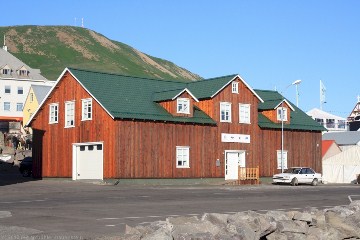 lagerhaus beim hafen in husavik