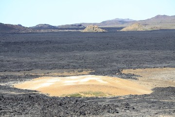 erstarrter lavastrom in der geothermisch aktiven zone leirhnjukur bei krafla