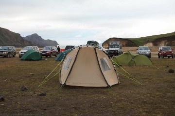 unser zelt auf dem campingplatz in landmannalaugar