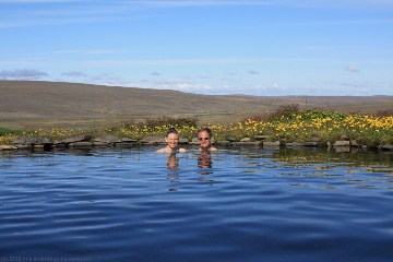 susanne und reto im warmen pool in laugafell