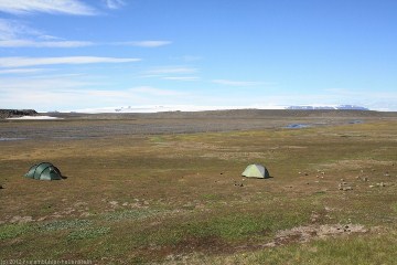 zelte auf dem campingplatz bei nyidalur