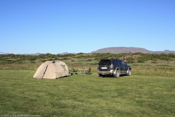 unser zelt und unser mitsubishi pajero auf dem campingplatz im thingvellir nationalpark