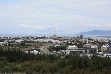 blick von der dachterrasse des perlan auf reykjavik