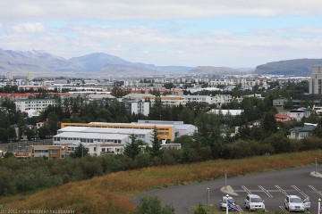 blick von der dachterrasse des perlan auf reykjavik