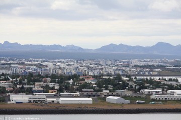 blick von der dachterrasse des perlan auf reykjavik
