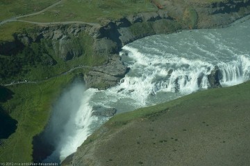 blick aus der luft auf den gullfoss