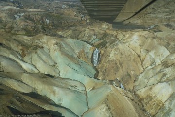 versteckter wasserfall bei landmannalaugar