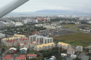 blick auf reykjavik kurz nach dem start zum scenic flight