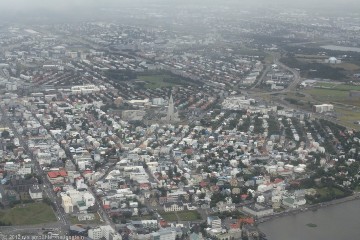 blick auf reykjavik kurz nach dem start zum scenic flight