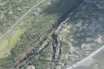 grabenbruch zwischen den kontinentalplatten beim thingvellir nationalpark